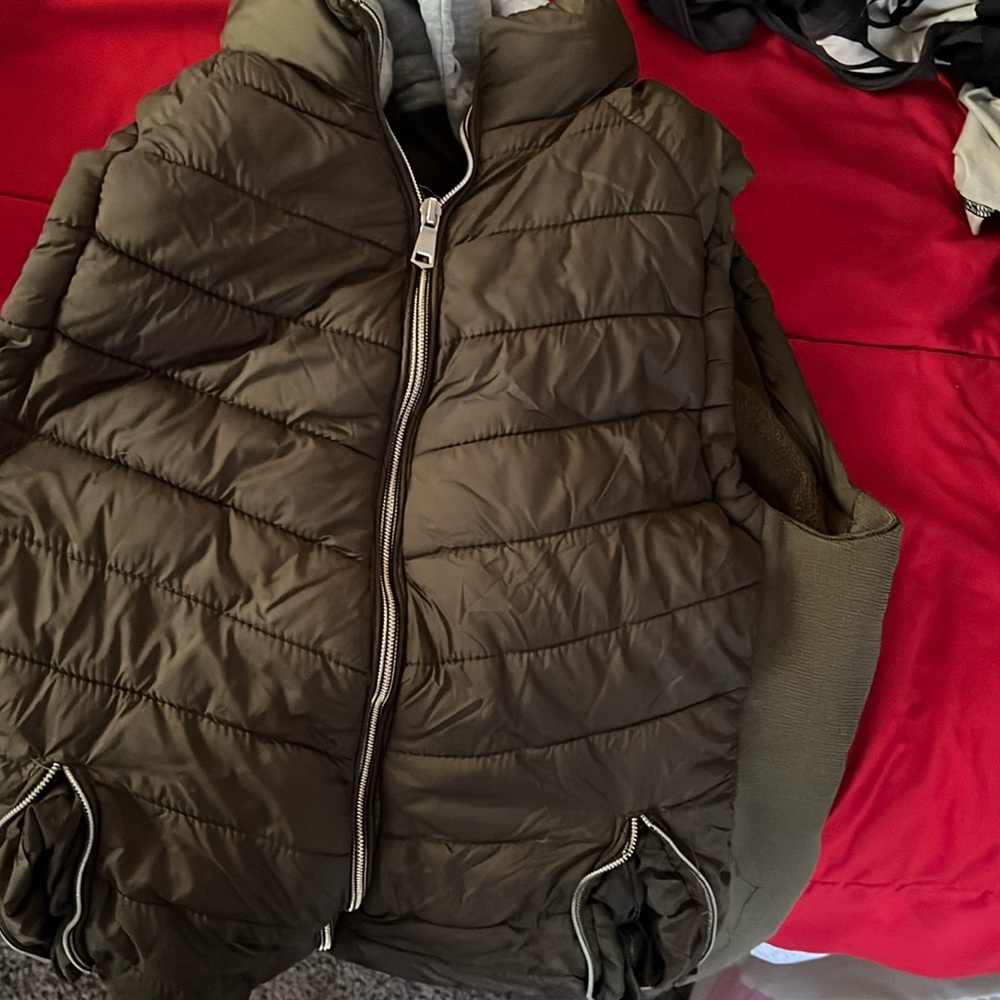 Puffer zip up vest